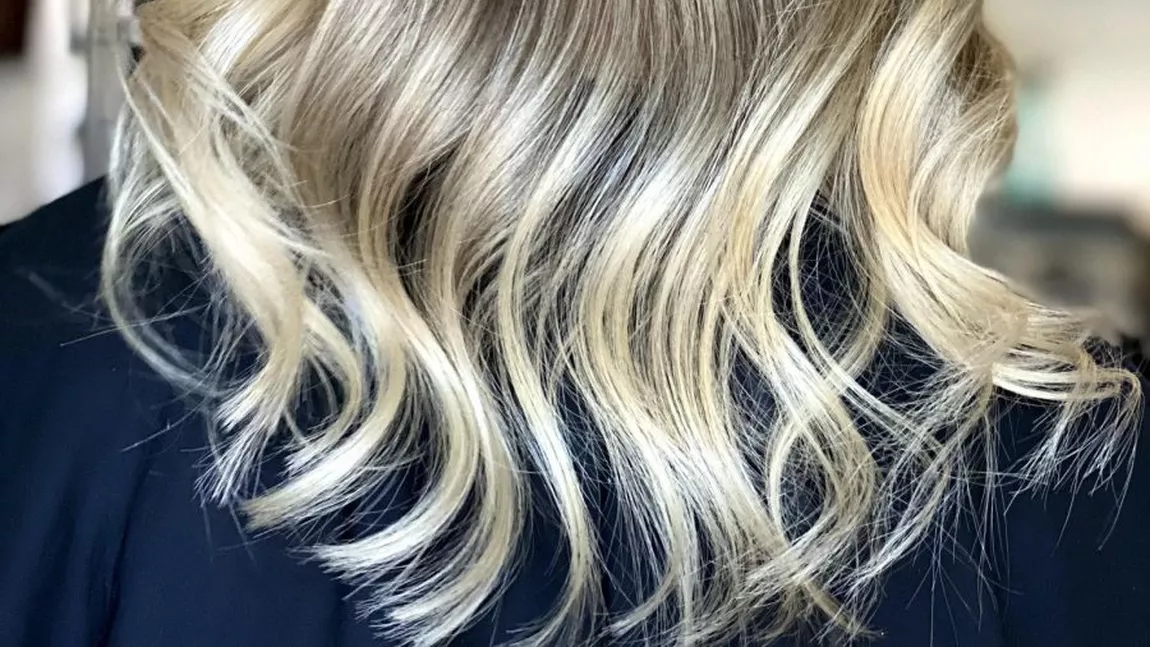 Ciocolatiu cu șuvițe blonde pentru păr scurt Oferă un aspect proaspăt și modern tunsorii tale