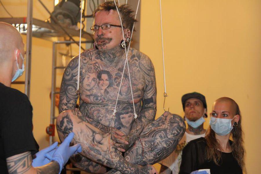 Foto Socante Ce A Patit Cel Mai Tatuat Om Din Lume Bzi Ro