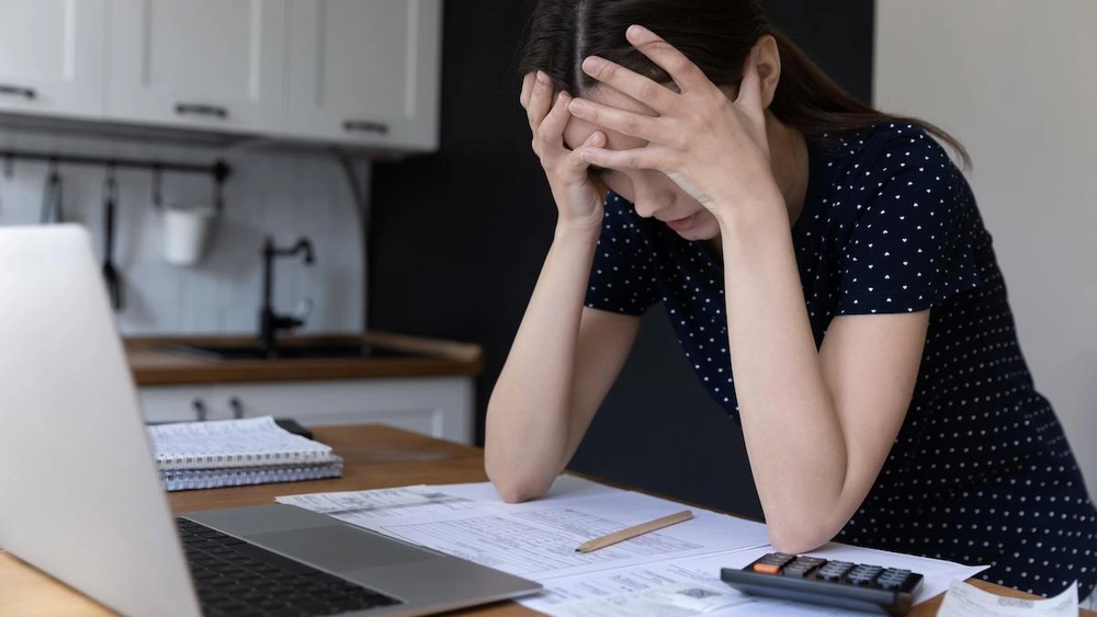 De la 1 octombrie 2024, românii vor plăti o nouă taxă pentru facturile la energie. Ce sumă trebuie să achite consumatorii