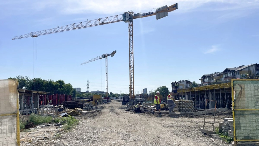 Imagini din zona Grădinari, acolo unde au început lucrările pentru construirea celor aproape 200 de locuințe pentru tinerii ieșeni, cu fonduri europene, prin PNRR