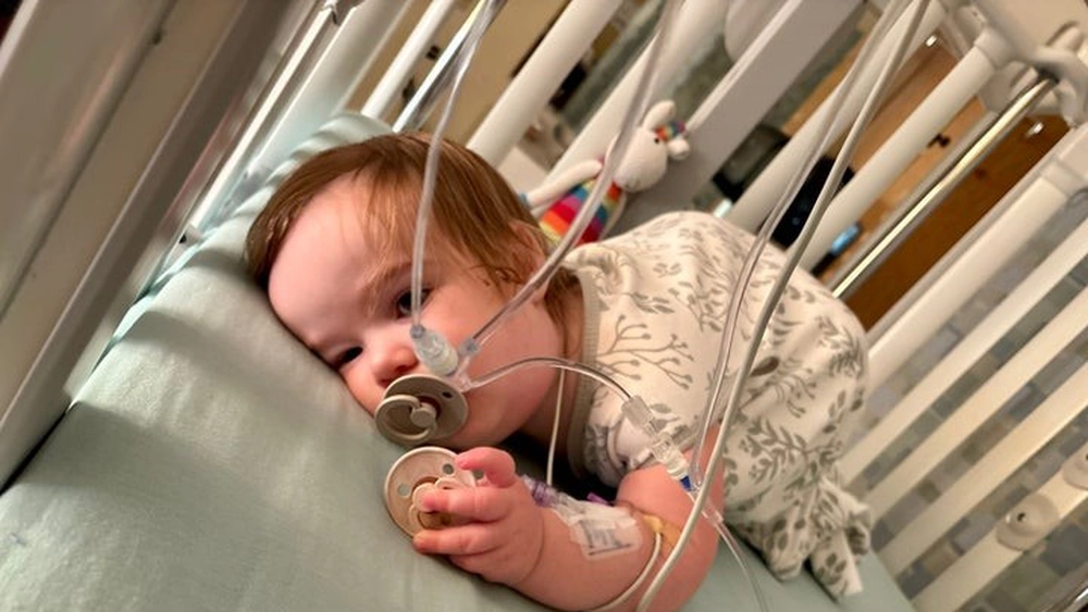 După o alertă de rujeolă în spital, o mamă povestește cum a aflat la o zi după naștere că familia ar fi expusă la boală