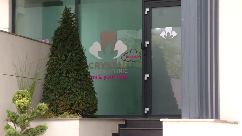 Crystal Dental, clinica stomatologică unde a murit o fetiță de doi ani, a fost închisă de autorități