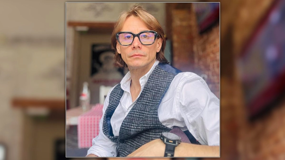 Clipe emoționante, la finalul unui spectacol de teatru, la Iași. Actorul Marius Manole a făcut asta pentru prima dată în cariera sa: „M-a emoționat atât de tare”