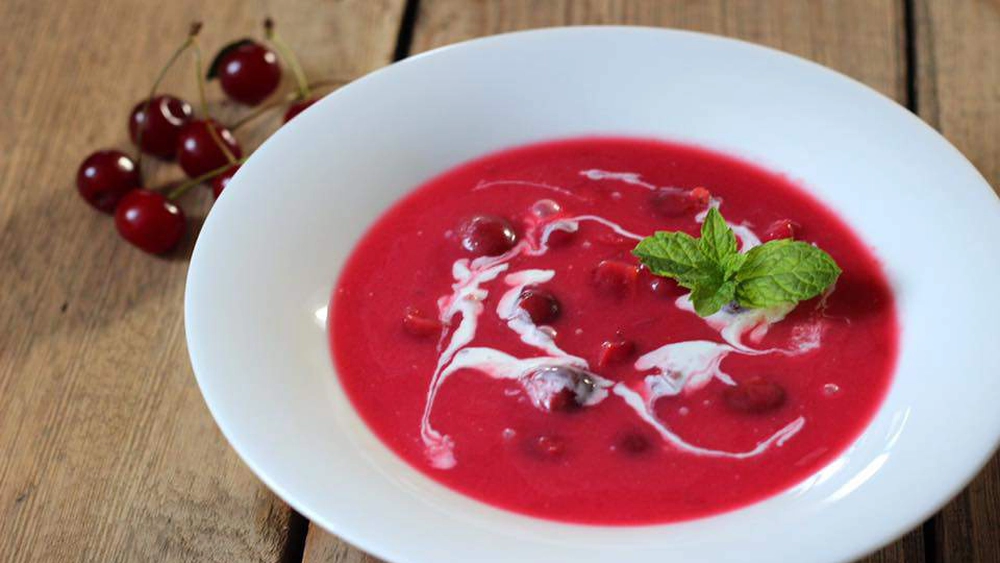 Rețeta pentru o supă de vișine delicioasă – Preparat tradițional ce merită încercat măcar o singură dată