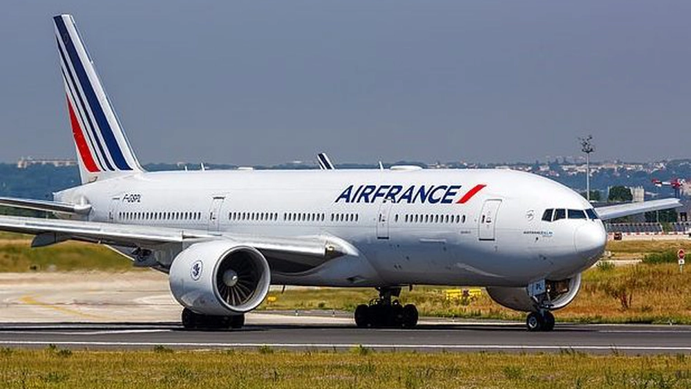 O companie aeriană este criticată pentru mâncarea „de închisoare” oferită! Pasagerii sunt cu totul revoltați!