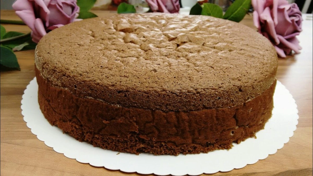 Blat de tort cu nucă din 8 ouă – Rețetă simplă și delicioasă, ideală pentru orice ocazie