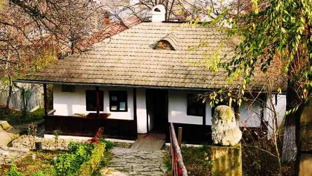 Muzeul Național al Literaturii a inaugurat expoziția dedicată personajelor lui Ion Creangă. Bojdeuca poate fi vizitată de marți până duminică, între orele 10:00-17:00
