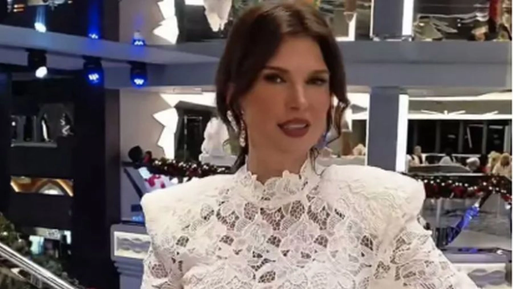 Monica Bîrlădeanu a făcut furori pe un vas de croazieră! A impresionat cu o rochie mini la o petrecere! – GALERIE FOTO