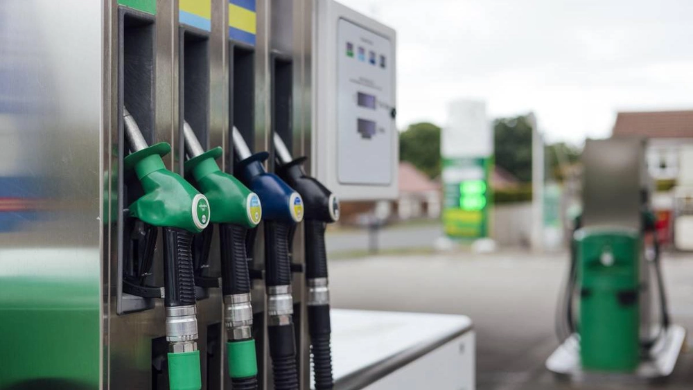 ANPC a dat amenzi de 49.000 de lei în urma controalelor în benzinăriile din Iași, în plin scandal al prețurilor mari la carburanți
