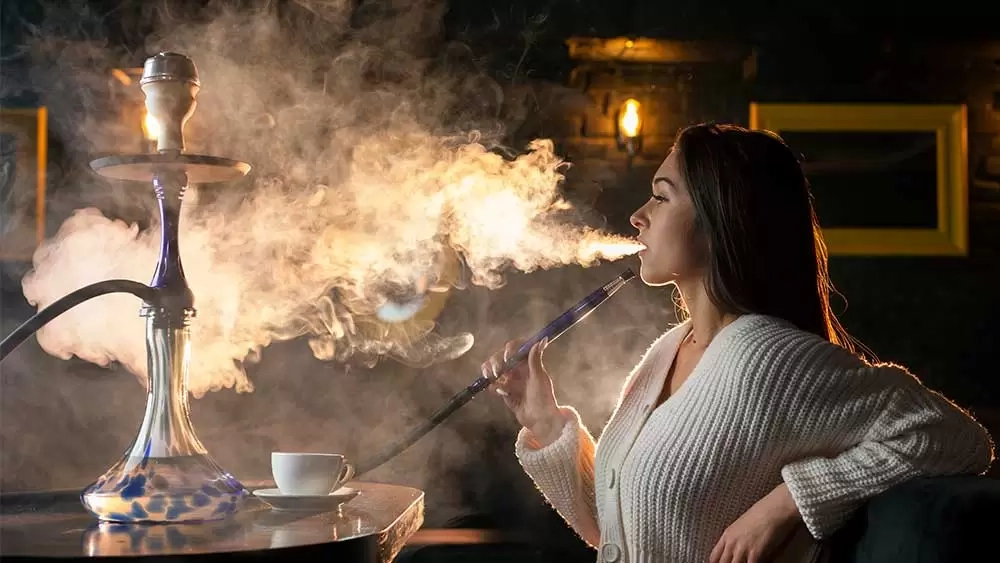 De ce este periculoasă narghilea și aroma sa? Iată la ce riscuri te expune!