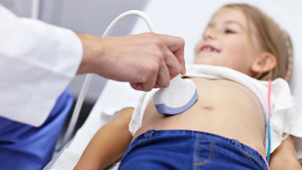 Ce presupune o ecografie abdominală la copii? Iată care este rolul și importanța investigației!