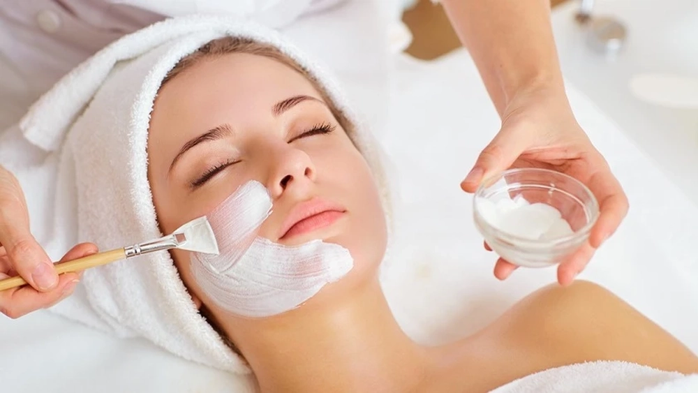 Când este necesar să recurgi la un tratament facial? Iată ce beneficii oferă tenului!