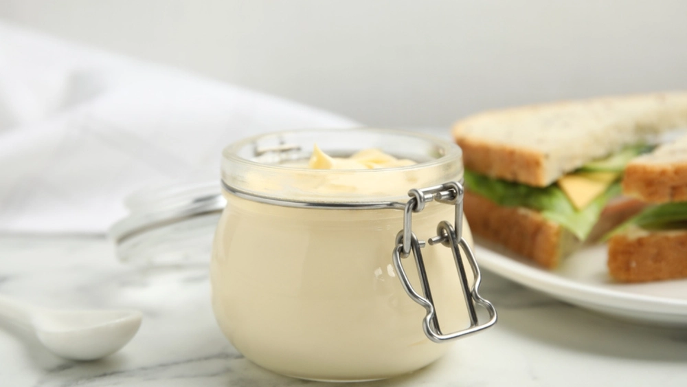Rețeta pentru o maioneză light delicioasă! Iată câteva trucuri simple pentru un sos dietetic, dar foarte gustos!