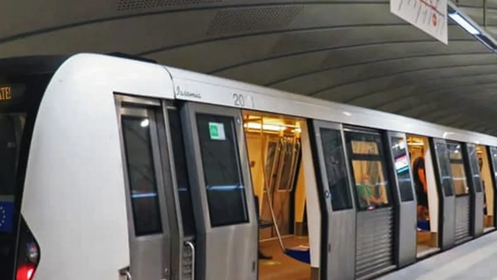 Incident grav la metroul din București. Un subofițer ISU a căzut pe șine în stația Păcii
