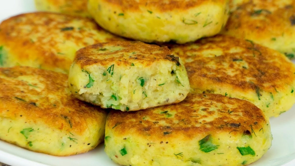 Rețeta de chiftele de cartofi fierți – Preparat simplu, dar delicios, ideal pentru o masă în familie!