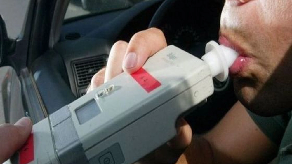 Un șofer din Iași, de 23 de ani, a fost arestat după ce a fost prins beat la volan și fără permis de conducere