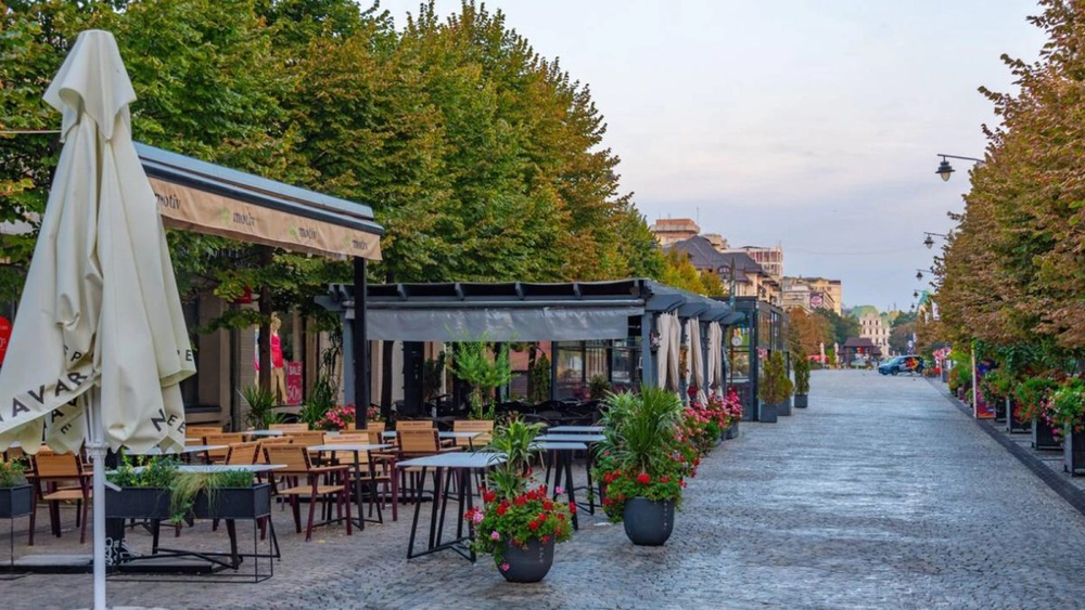 Bani de la stat pentru angajatorii din Iași! Ce sume primesc cei care angajează, în perioada vacanței, elevi sau studenți