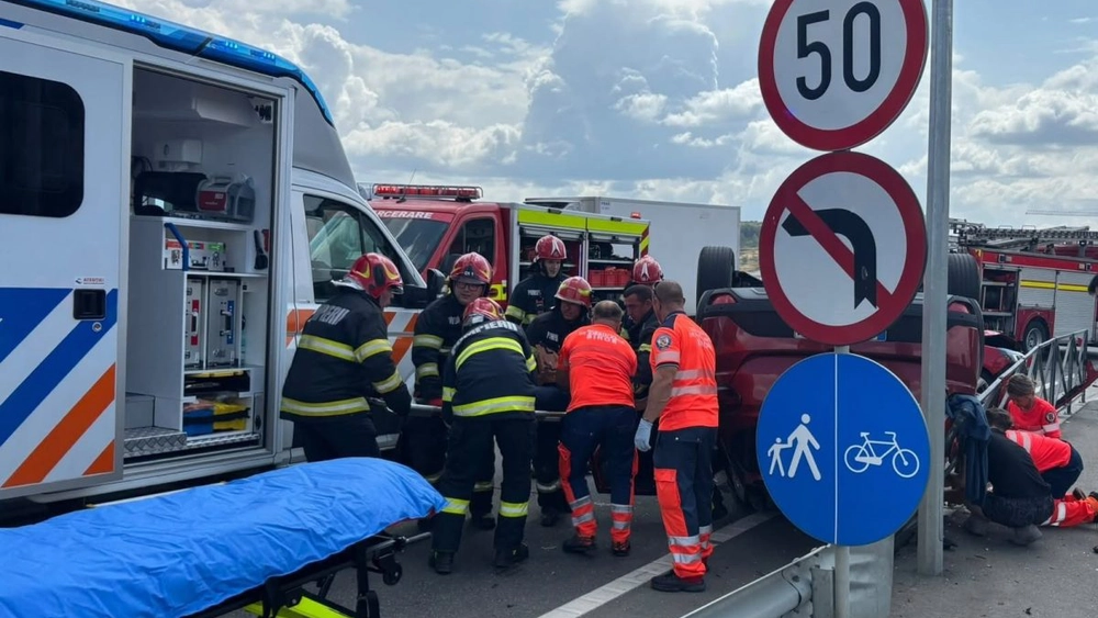 Accident grav pe centura Băile Felix. Patru persoane, între care un copil, au ajuns la spital