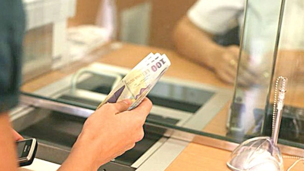 A apărut o nouă metodă de înșelăciune la Iași. „Creditul la bancă” te poate lăsa fără banii din cont