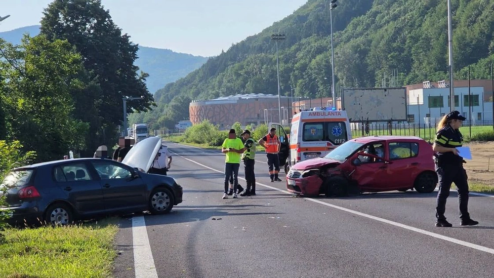 Accident grav în Vâlcea! Un șofer de 22 de ani a intrat cu mașina pe contrasens!