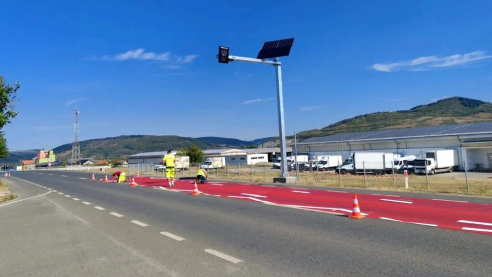 Șoselele vor avea „covor roșu” la intrarea în localități. Cum sunt avertizați șoferii să reducă viteza