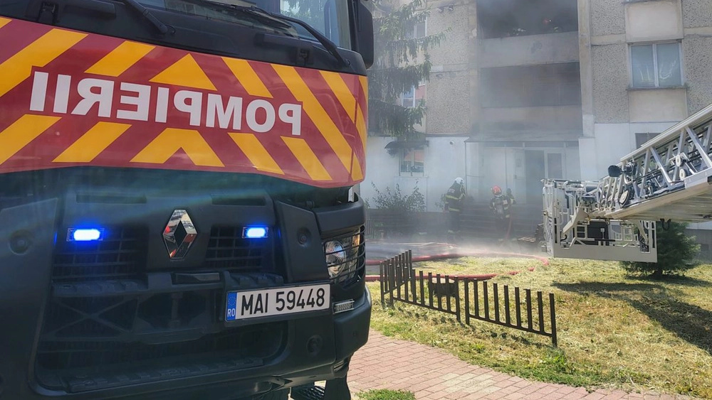 Incendiu la un apartament din Piatra-Neamț. Pompierii au intervenit de urgență