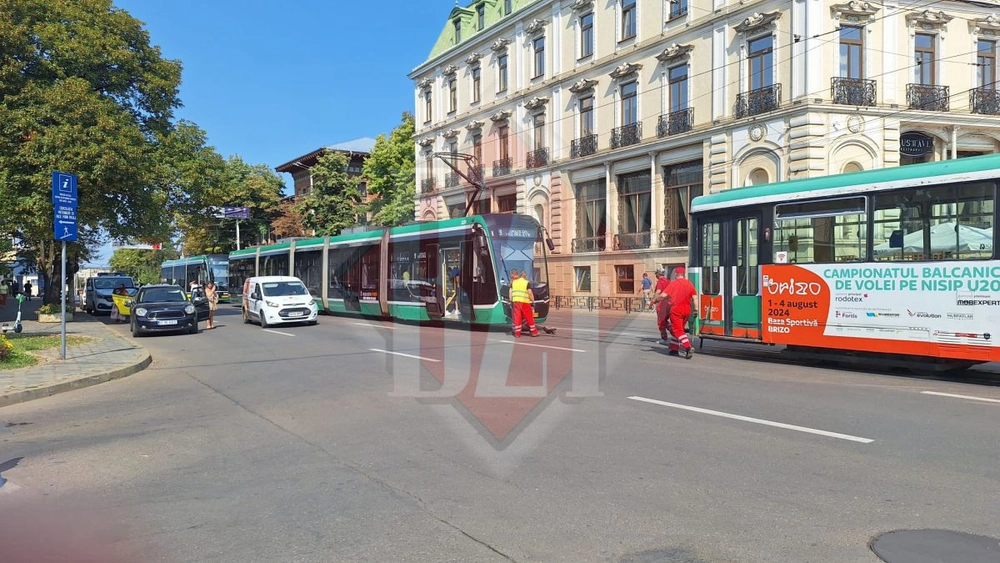 Tramvaie blocate în Piața Unirii din Iași! Un vagon s-a defectat