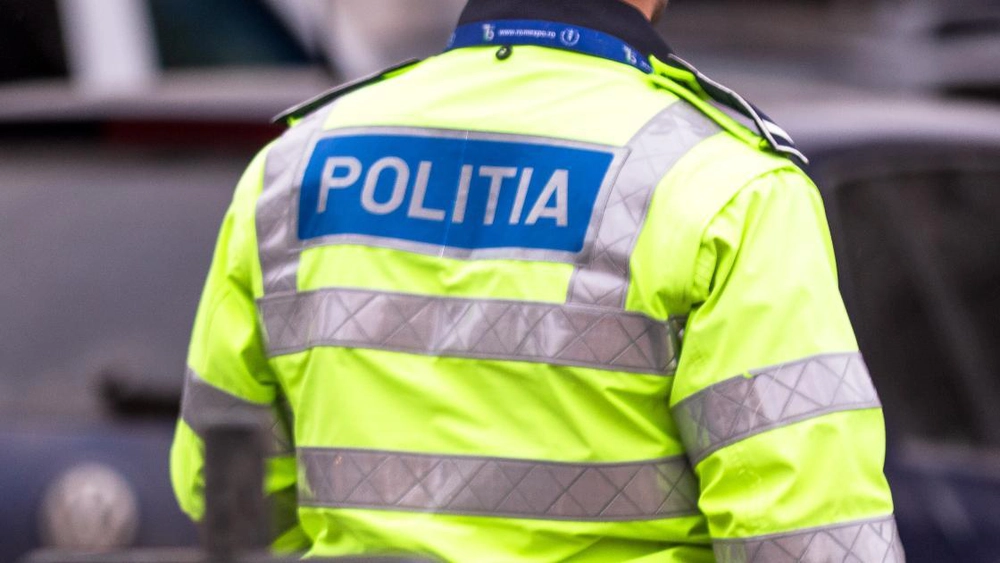 Infracțiune șocantă în Timiș! Un bărbat îmbrăcat în poliţist i-a cerut unei femei bani, ameninţând-o că îi va lua permisul!