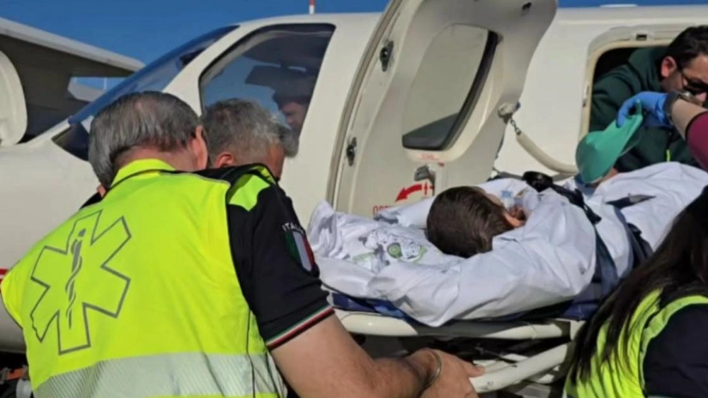 Copil român de 6 ani, lovit de tramvai la Budapesta, adus de urgență în România. Iustin urma să fie deconectat de la aparate