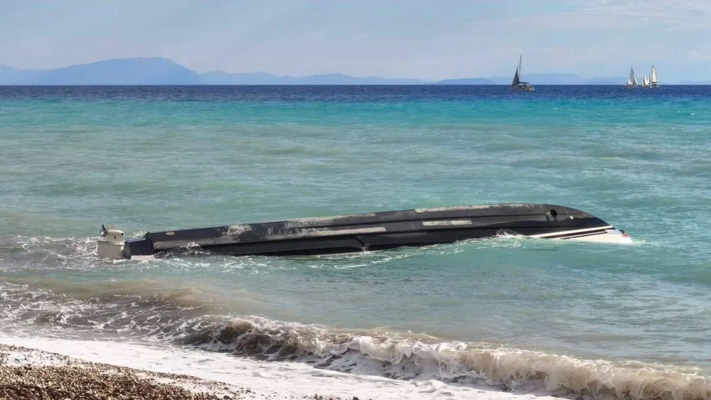 Român dispărut în Grecia după ce i s-a răsturnat barca. Un alt bărbat a fost salvat