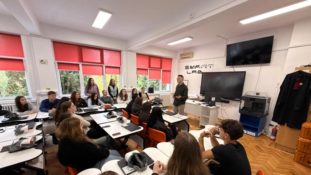 Educația juridică ajunge pentru al treilea an la Colegiul „Vasile Adamachi” din Iași! Elevii, în dialog despre răspunderea penală și pericolul drogurilor