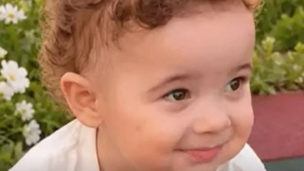 El este Nicolas, băiețelul de nici 2 ani care a murit sub privirile tatălui! Un prieten de familie l-a lovit cu duba