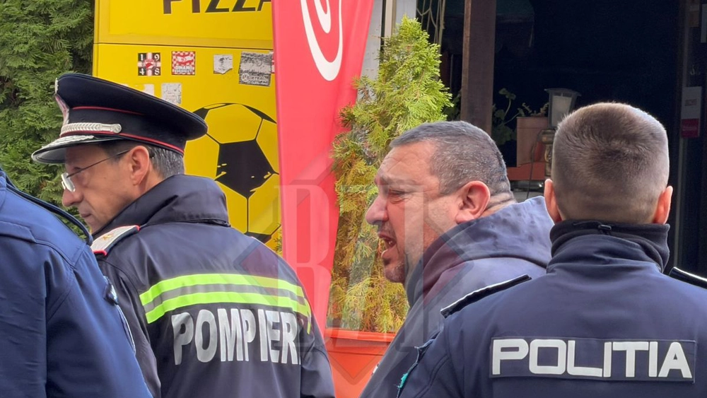 Mops, patronul Magic Pizza, în lacrimi după ce și-a văzut afacerea la pământ. Pompierii luptă încă pentru lichidarea incendiului 
