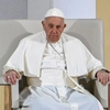 Papa Francisc își recapătă încet forțele în spital, dar trebuie să învețe din nou să vorbească