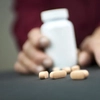 Medicament din deșeuri! Cum ajunge plasticul reciclat să fie folosit într-o pastilă utilizată de milioane de români