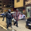 El este tânărul care a făcut scandal în Lunca Cetățuii. A fost ridicat de mascați. Nu este cetățean român – EXCLUSIV