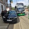 Circulație blocată în Tătărași! Un șofer a parcat neregulamentar pe traseul tramvaiului 3
