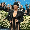 Stilista lui Halle Berry rupe tăcerea după ce fanii au criticat ținuta îndrăzneață a actriței: „Nimeni nu vrea să vadă…”