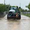 România, lovită de viituri devastatoare! Zeci de oameni din Botoșani au fost evacuați cu excavatorul în miezul potopului 