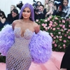 Kylie Jenner, escapadă de Ziua Mamei! Vedeta a strălucit într-un bikini roz aprins