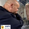 Piedone a încremenit când aflat din ce e făcută shaorma de pui. Ce a găsit în depozitul care aprovizionează fast-food-urile bucureștene