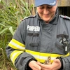 Șase vieți mici, o misiune mare. Pompierii ieșeni au salvat boboci de rață căzuți într-un canal de 6 metri