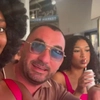 Cum a putut să reacționeze o hostessă din Londra! Pescobar i-a dat să mănânce hamsii cu usturoi! – FOTO