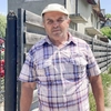 Un ieșean din Bucium a ajuns în pragul disperării după ce un gard de beton, construit fără autorizație pe proprietatea sa, rămâne neclintit. Cu o hotărâre judecătorească definitivă, bărbatul nu poate face nimic de 3 ani