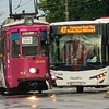 Accident rutier în municipiul Iași! Două vehicule ale CTP Iași, un autobuz și un tramvai, au intrat în coliziune – UDPDATE
