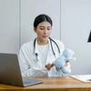 Care sunt cele mai frecvente întrebări adresate medicului pediatru în primii ani de viață?