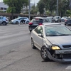 Accident rutier în Tudor Vladimirescu! Două autoturisme au intrat în coliziune