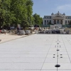 Lucrările de modernizare a parcului din fața Teatrului Național „Vasile Alecsandri” se apropie de final. Primăria Iași vrea să finalizeze proiectul vara aceasta