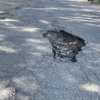 Așa arată șoseaua Iași-Hlincea după reparațiile făcute în urmă cu un an. Banii au fost alocați din bugetul Primăriei Municipiului Iași  