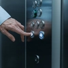 Tragedie evitată la limită! Un lift s-a prăbușit cu patru persoane, inclusiv un copil, în subsolul unei clădiri